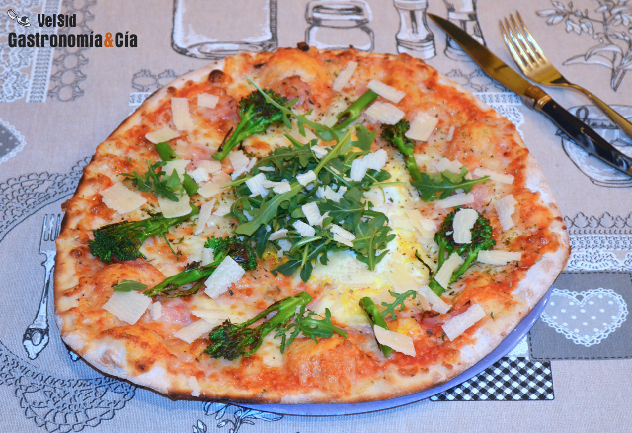Receta de Pizza con bacon, bimi y queso