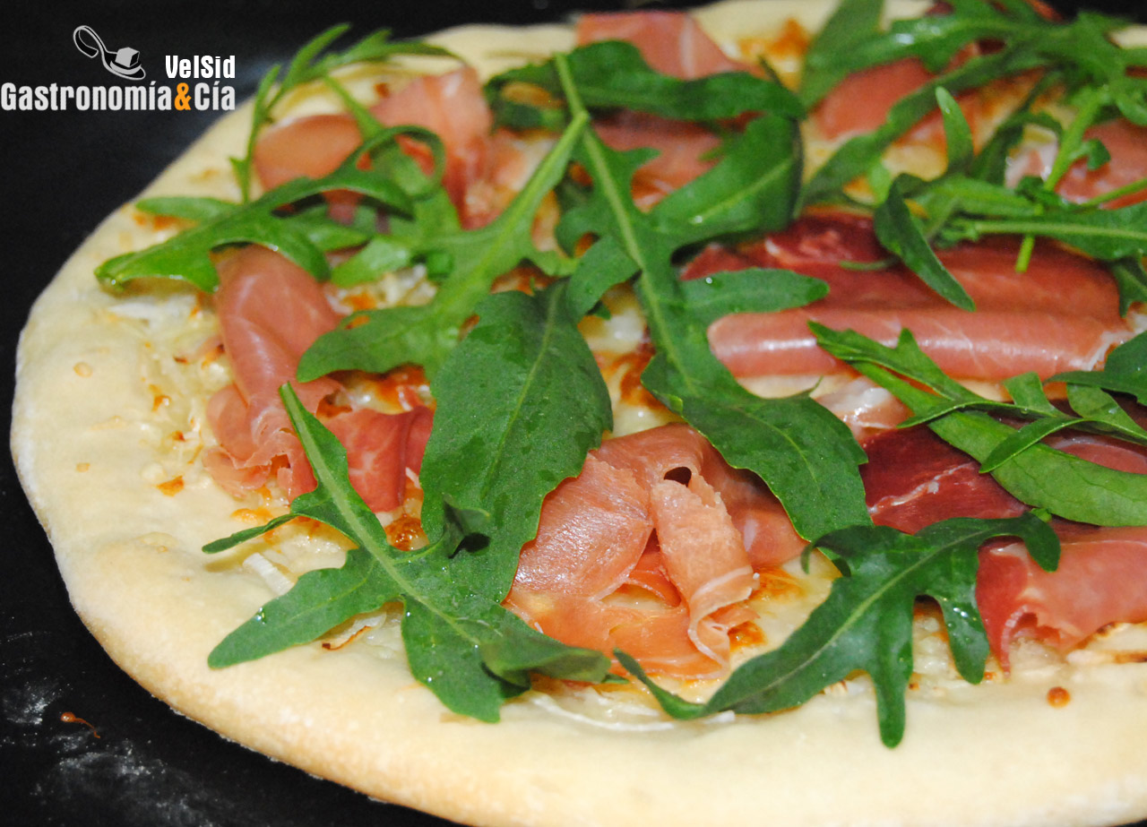 Pizza bianca con prosciutto