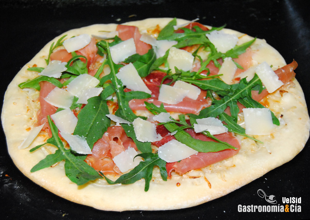 Pizza bianca con prosciutto