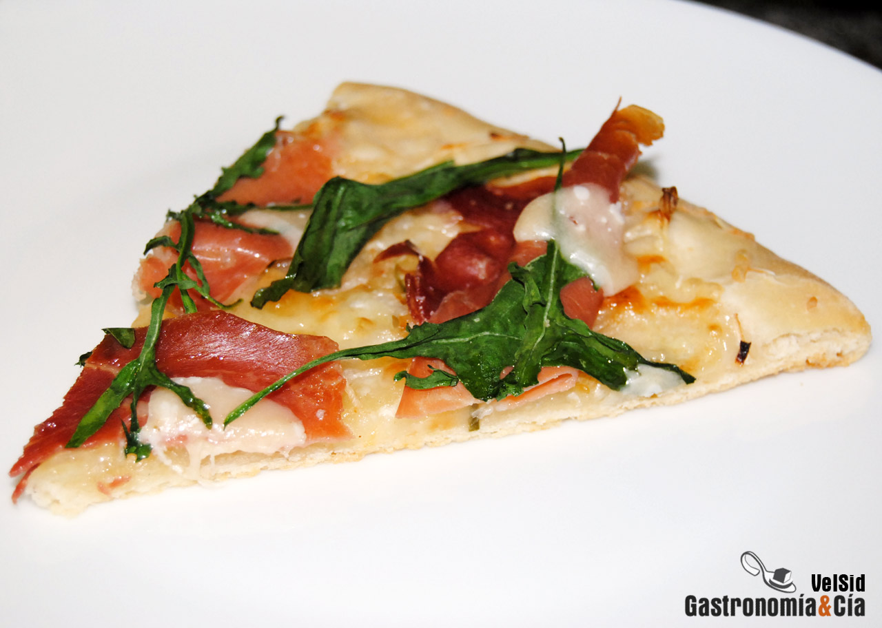 Pizza bianca con prosciutto
