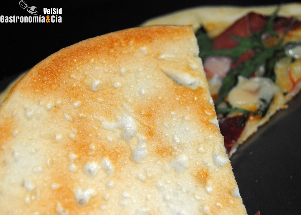 Pizza bianca con prosciutto