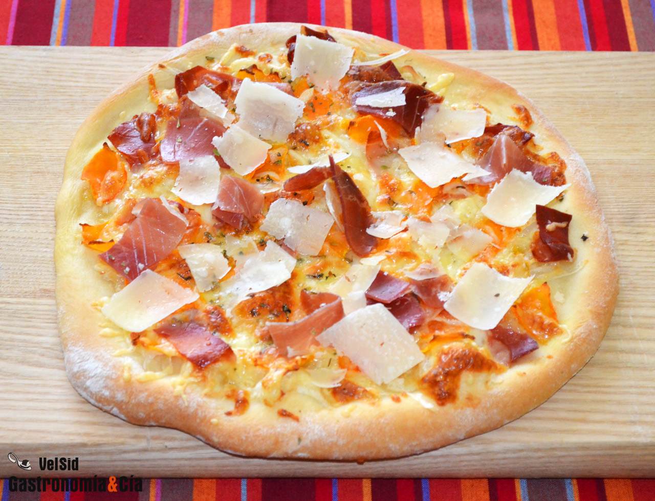 Pizza de calabaza y jamón