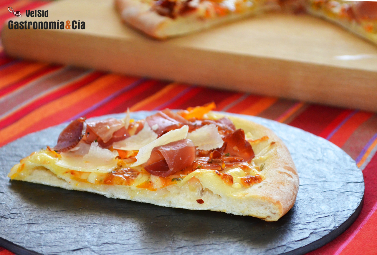 Pizza de calabaza y jamón