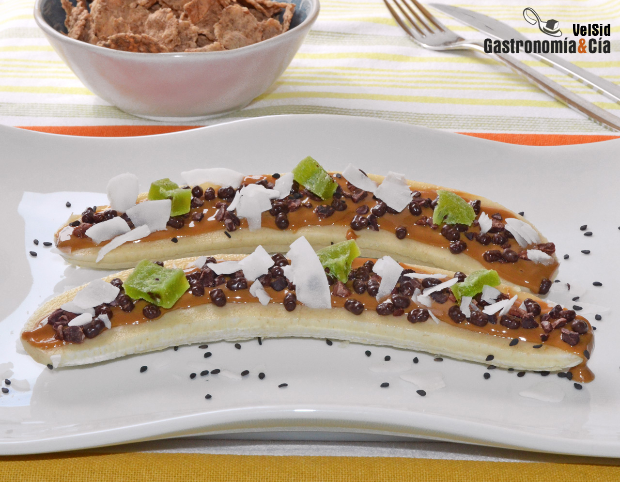 Plátano, cacao y cacahuete, un postre o un desayuno sal