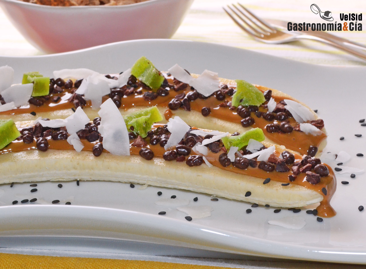 Plátano, cacao y cacahuete, un postre o un desayuno sal