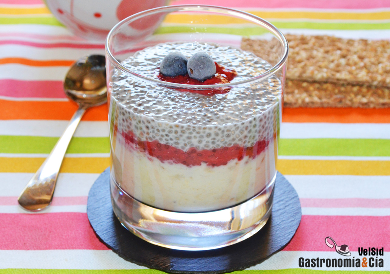 Plátano compota de fresas y chía