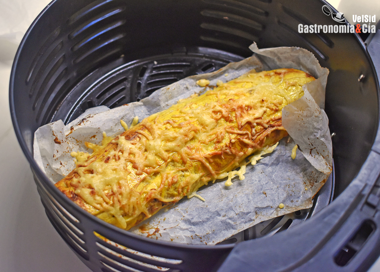 Plátano macho relleno con pavo ahumado y queso