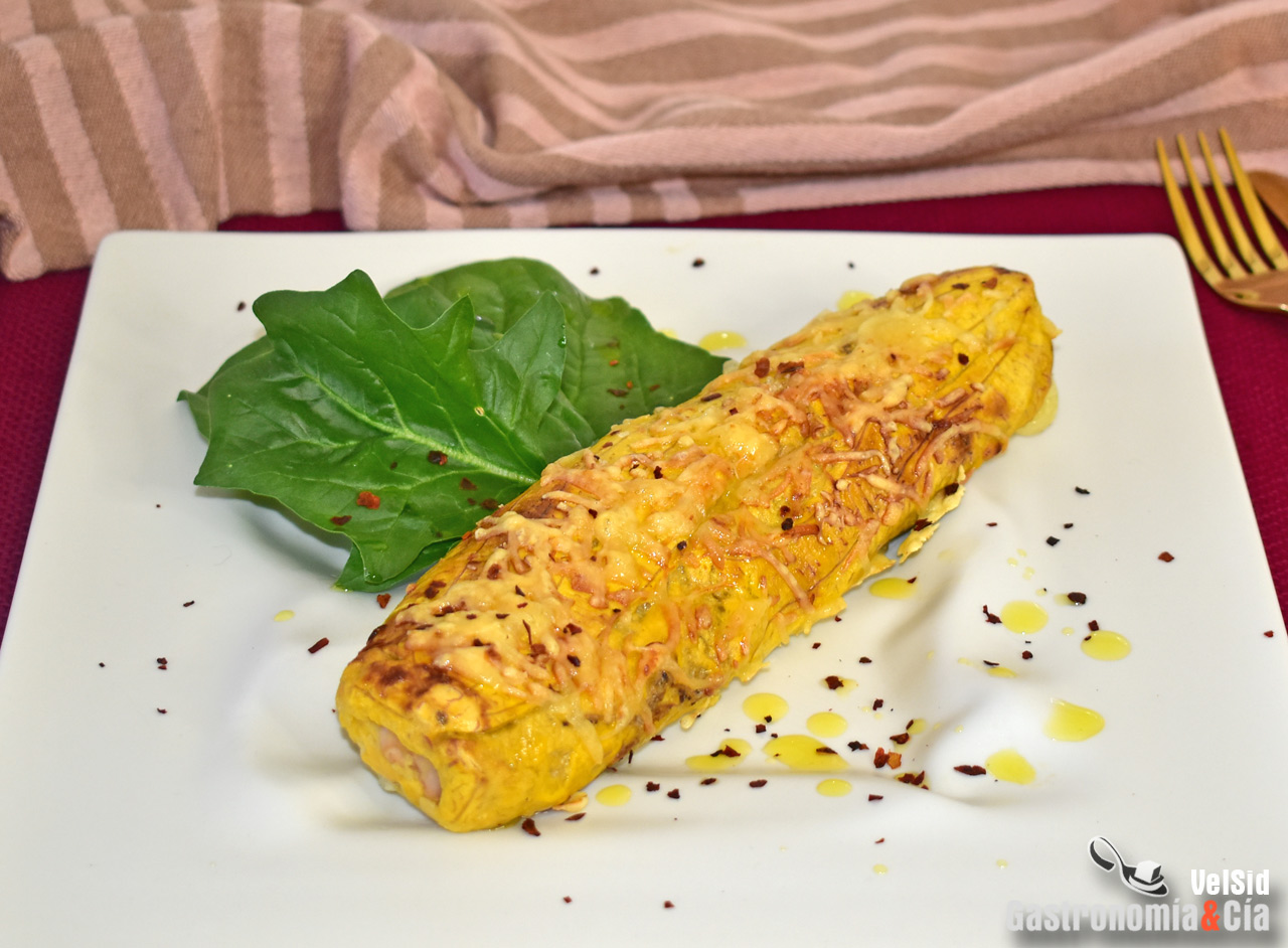 Plátano macho relleno con pavo ahumado y queso