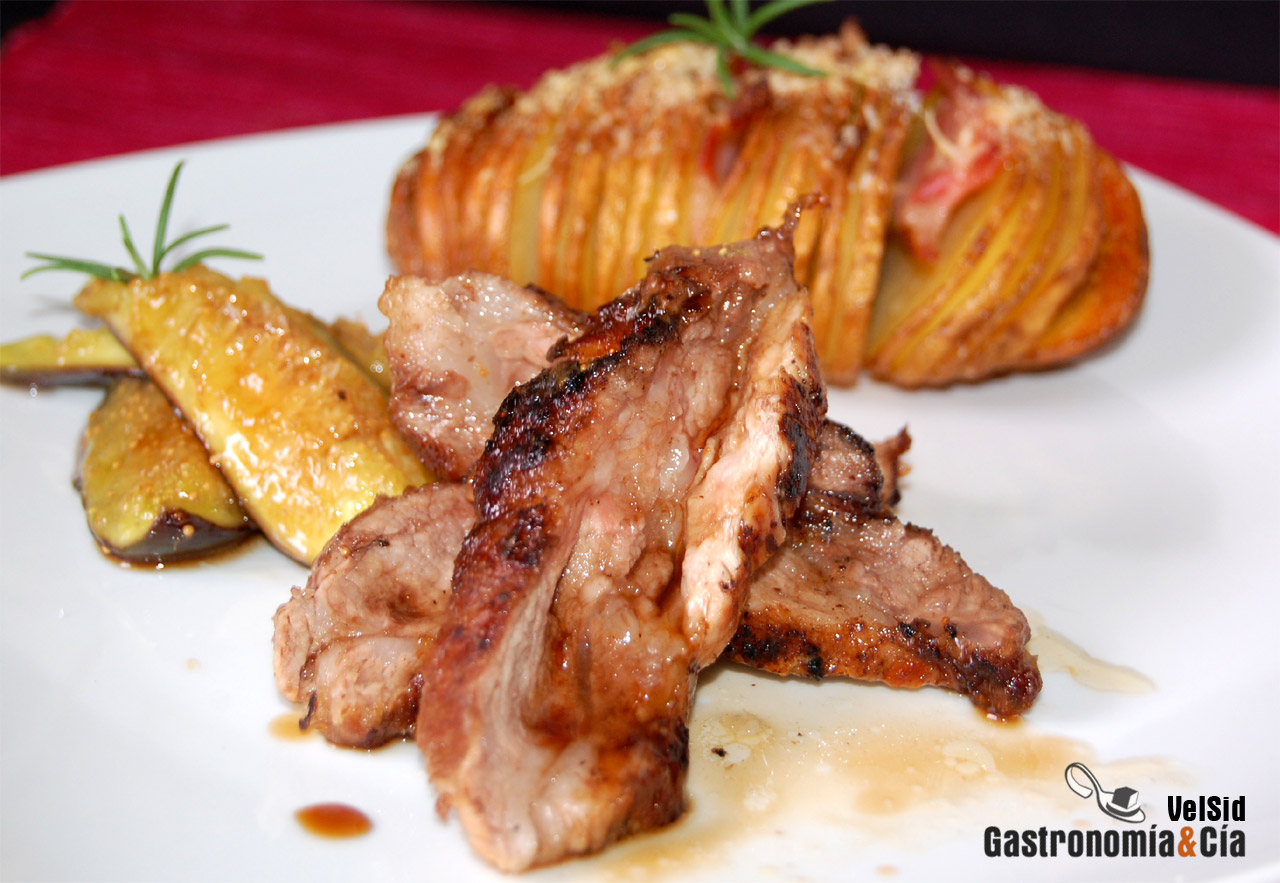 Pluma ibérica con higos y patatas Hasselback