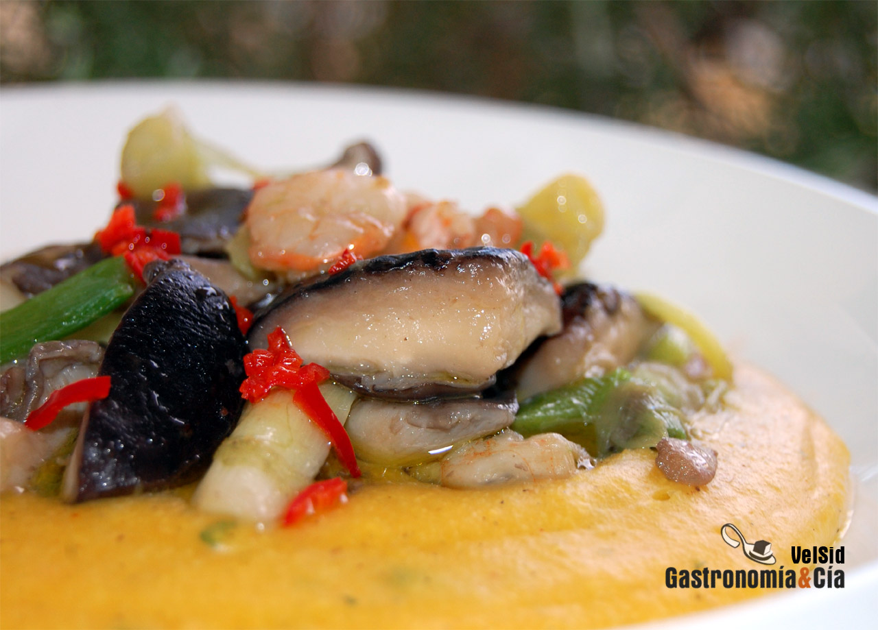 Polenta de calabaza y coco con setas