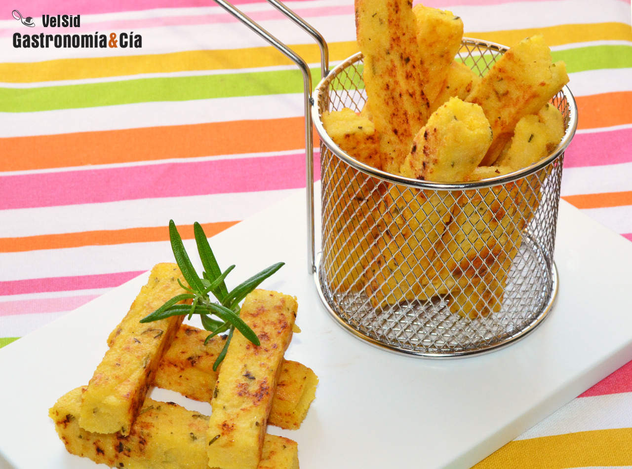 Palitos de polenta con parmesano y romero