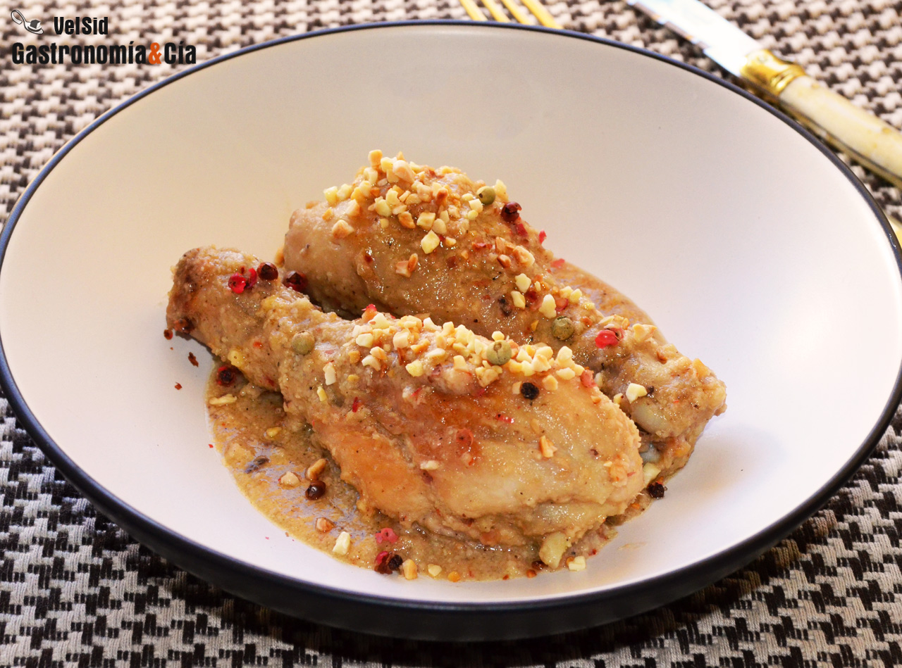 Pollo con salsa de almendras y cinco pimientas