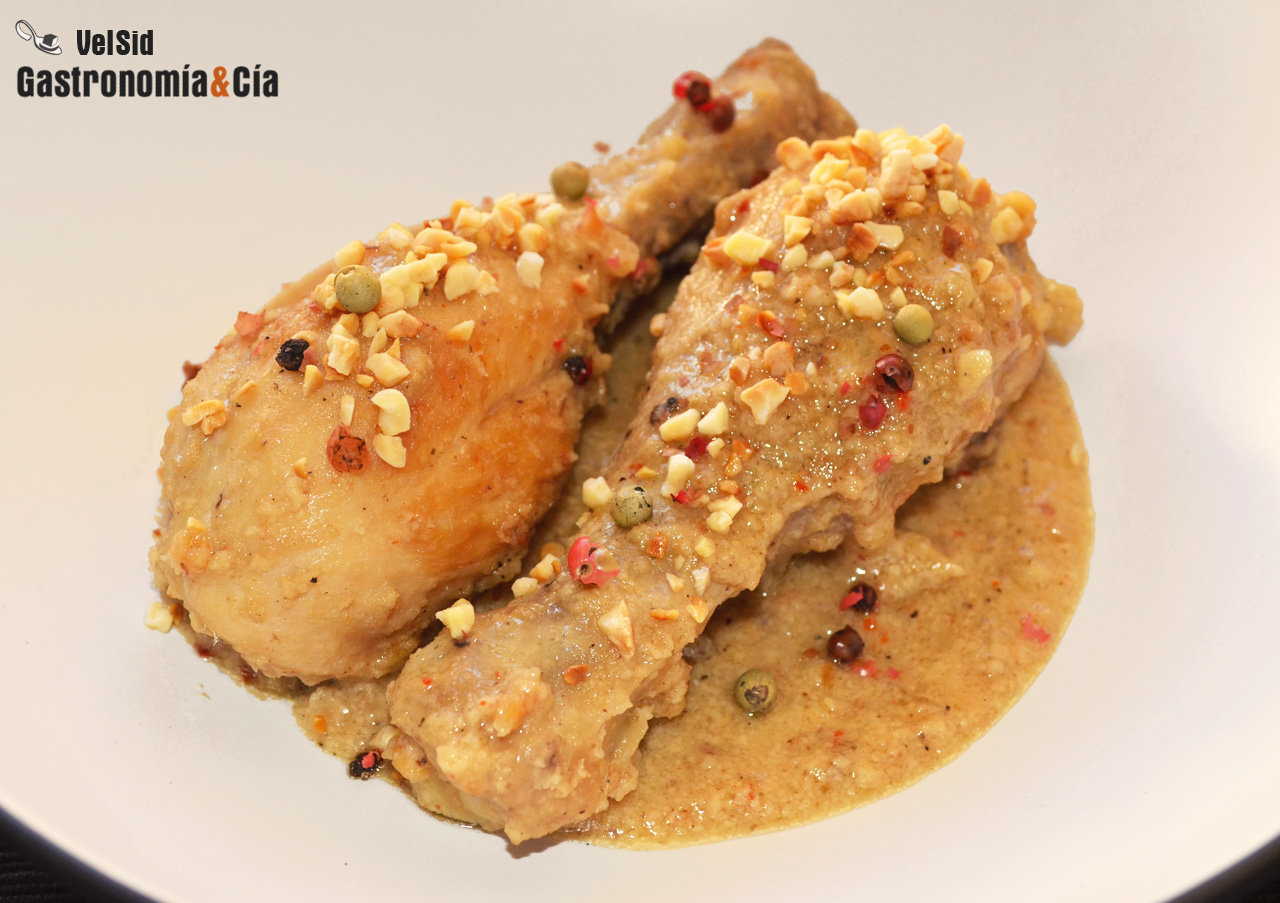 Pollo con salsa de almendras y cinco pimientas