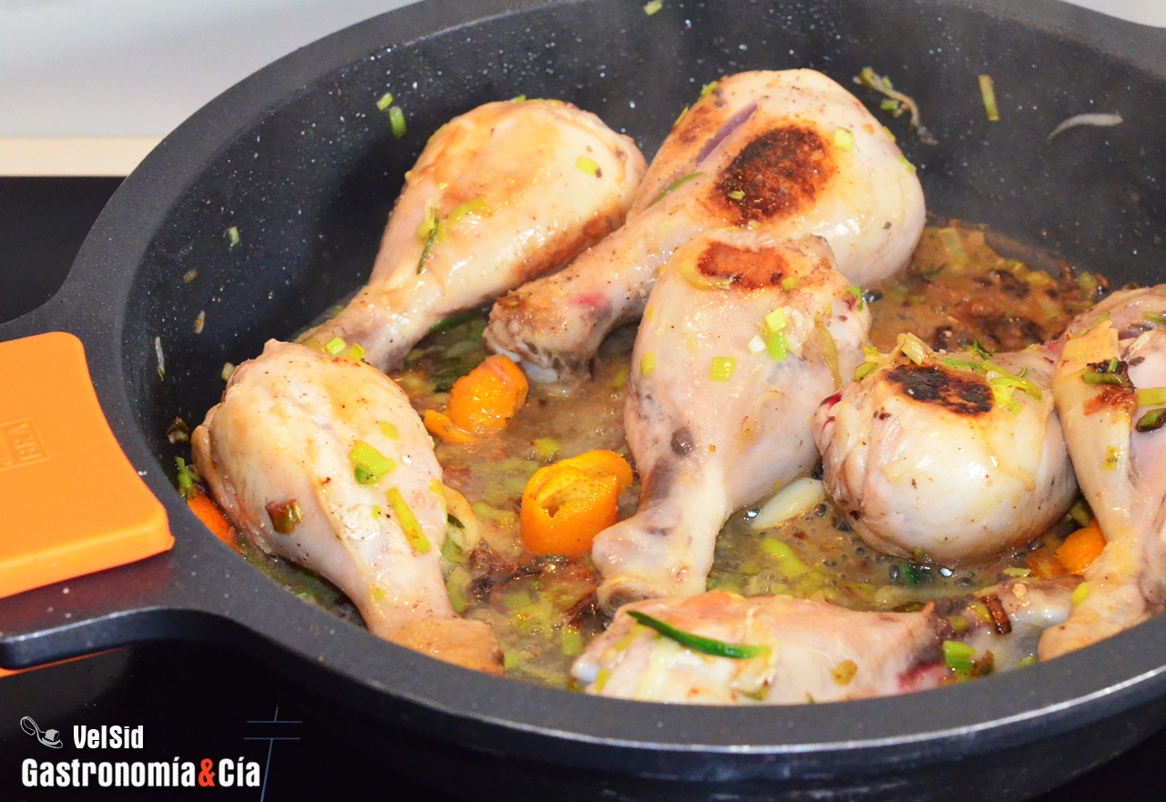 Pollo a la cazuela en su jugo, con aroma de naranja, sa