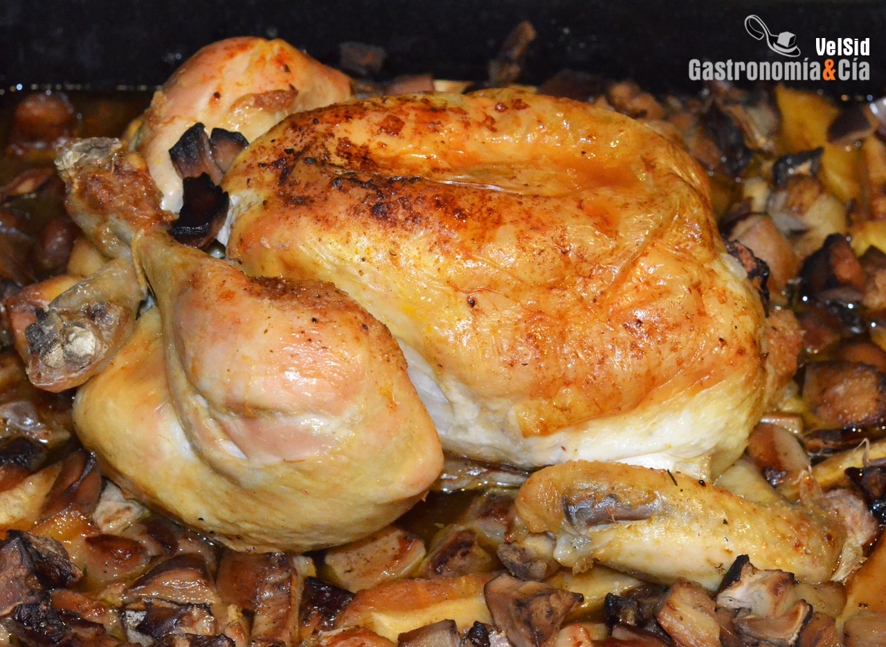 Pollo al horno con boletus y chirivía