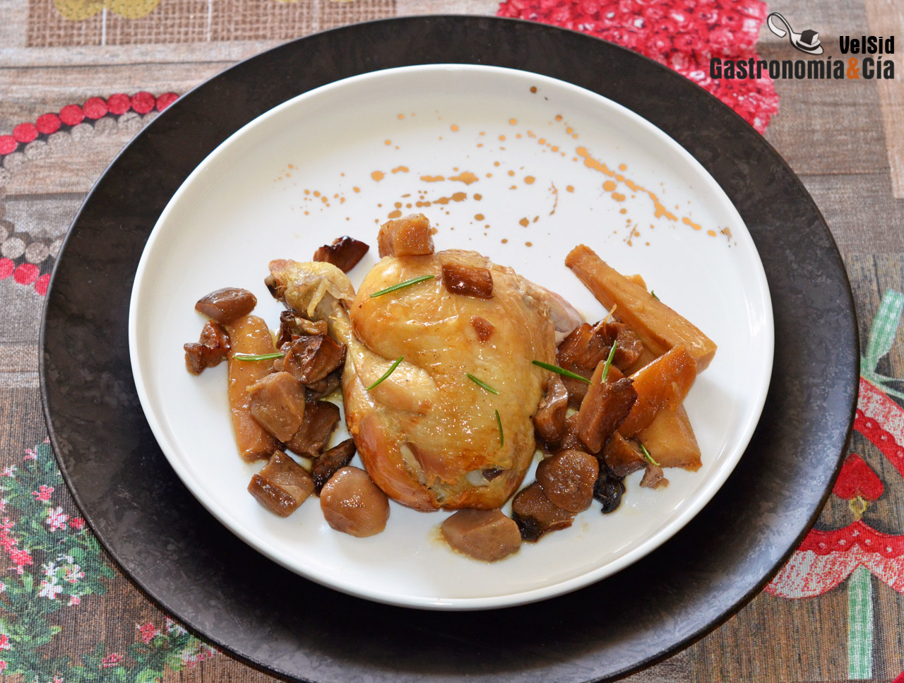 Pollo al horno con boletus y chirivía