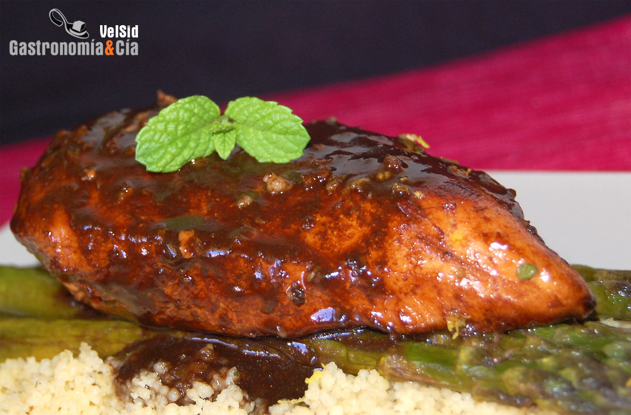 Pollo balsámico con cuscús de ajo