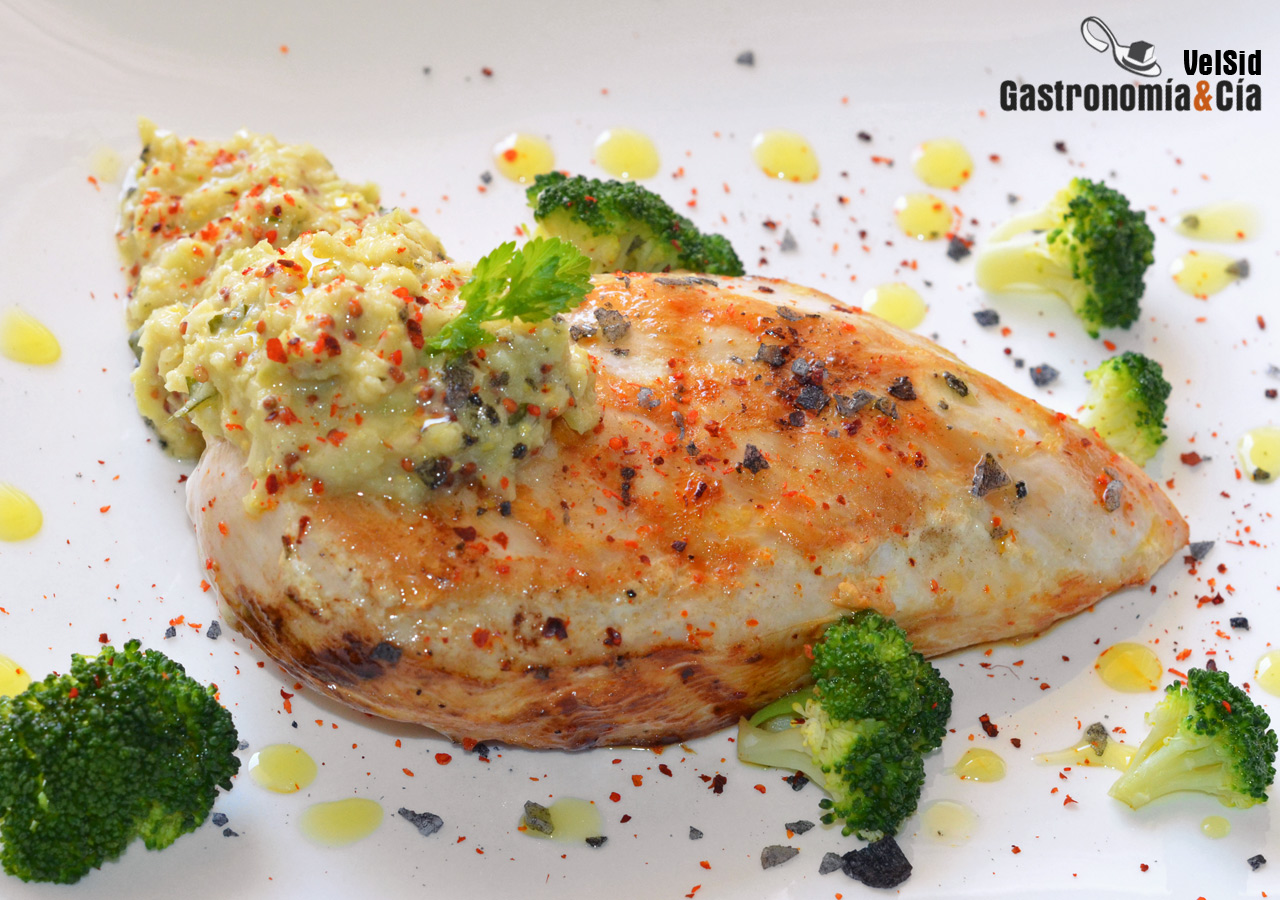 Pechuga de pollo a la parrilla con brócoli y su vinagre