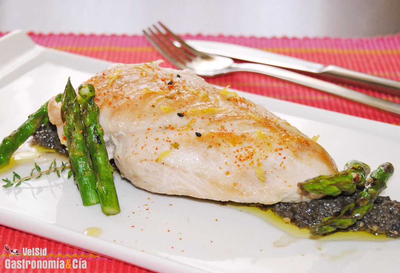 Receta de Pollo con duxelles y espárragos
