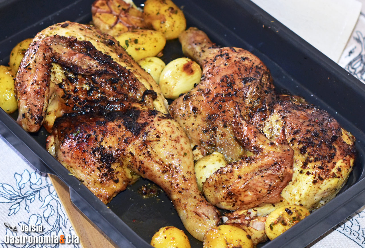 Pollo asado con especias y limón