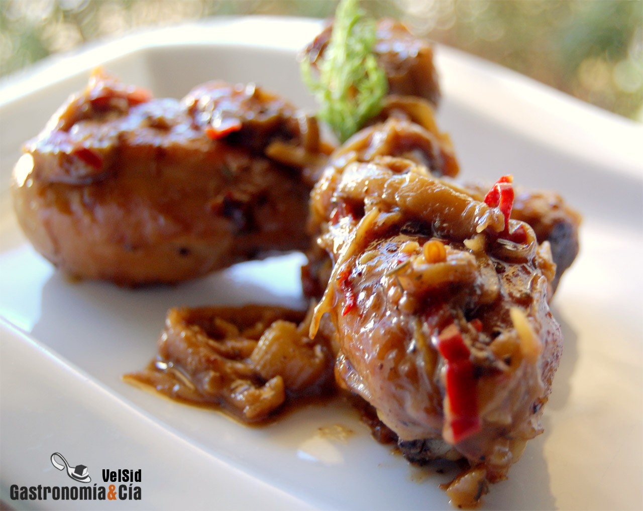 Pollo con hinojo y chile