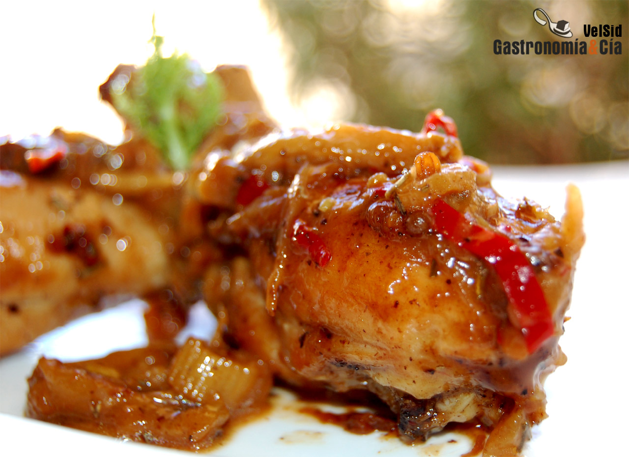 Pollo con hinojo y chile