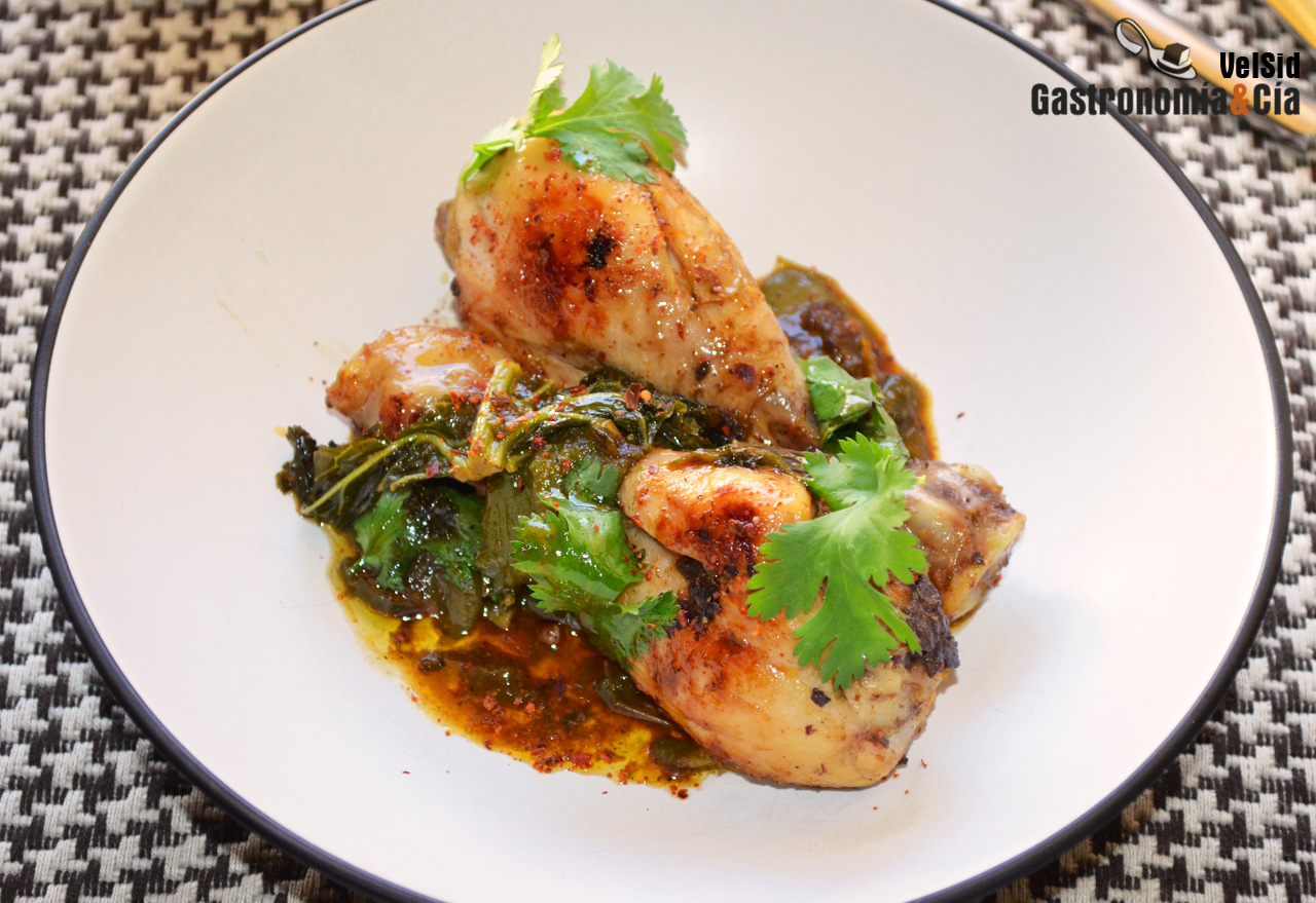 Cazuela de pollo con kale y pimientos