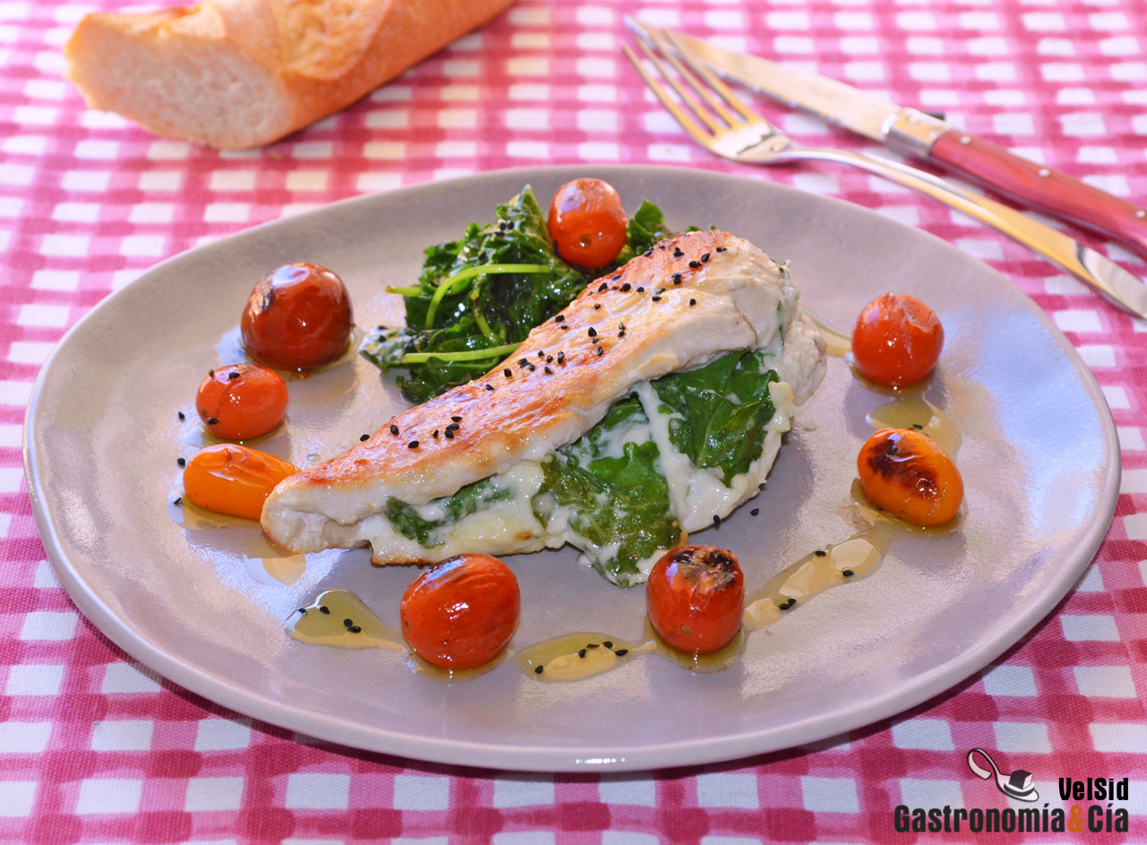  Pollo relleno de kale y salsa toum, una deliciosa form