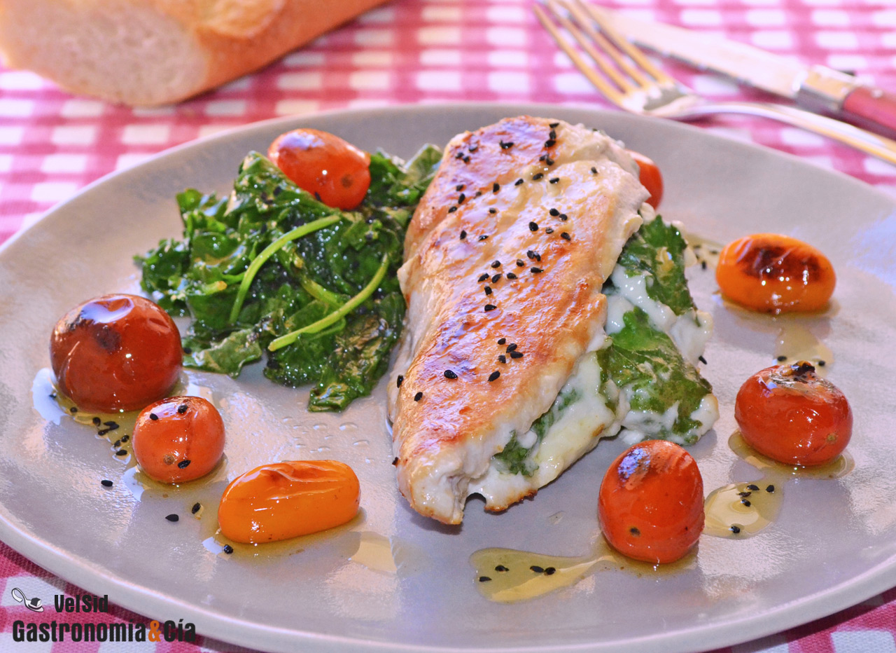  Pollo relleno de kale y salsa toum, una deliciosa form