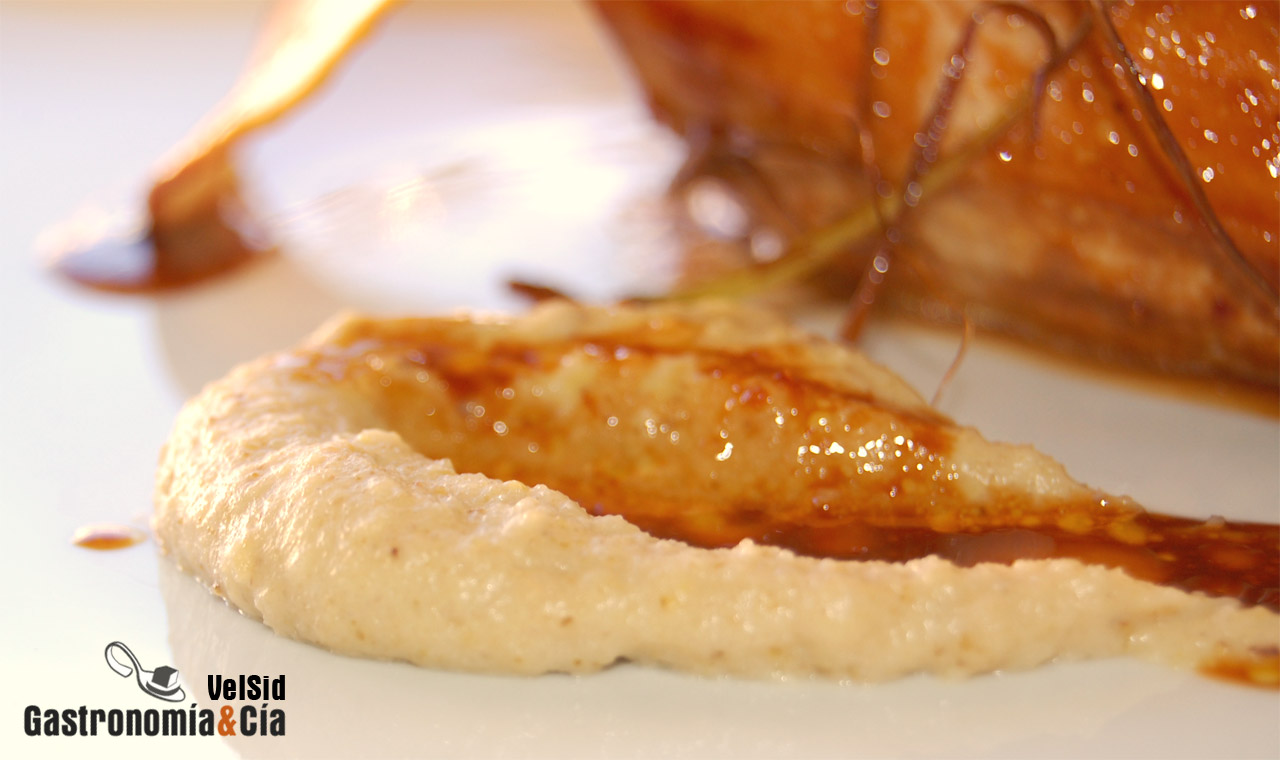 Pollo glaseado con puré de castañas ahumado