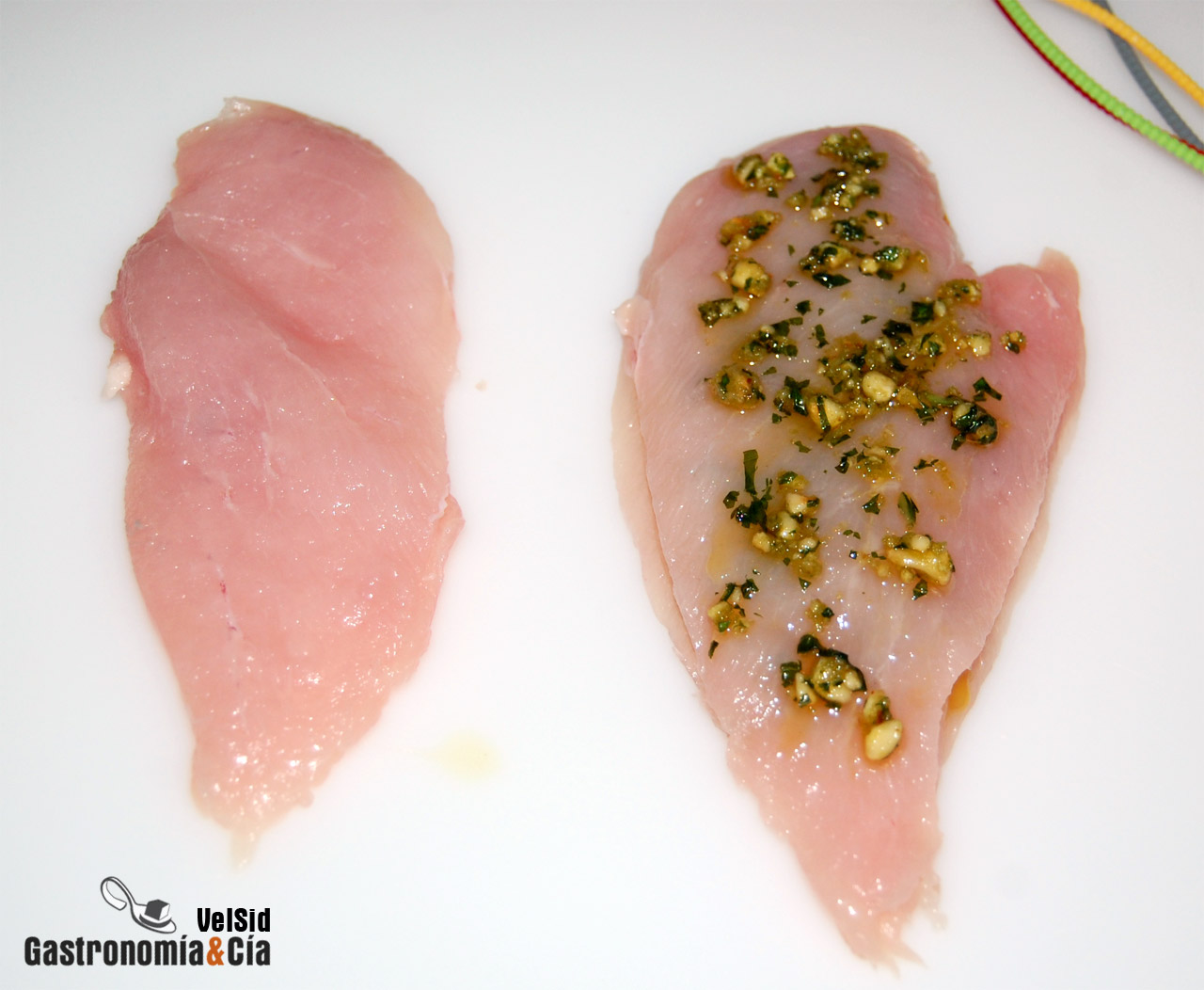 Pollo relleno de pesto de avellanas y ajo asado