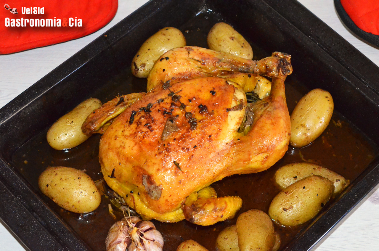 Pollo asado con hierbas aromáticas y especias