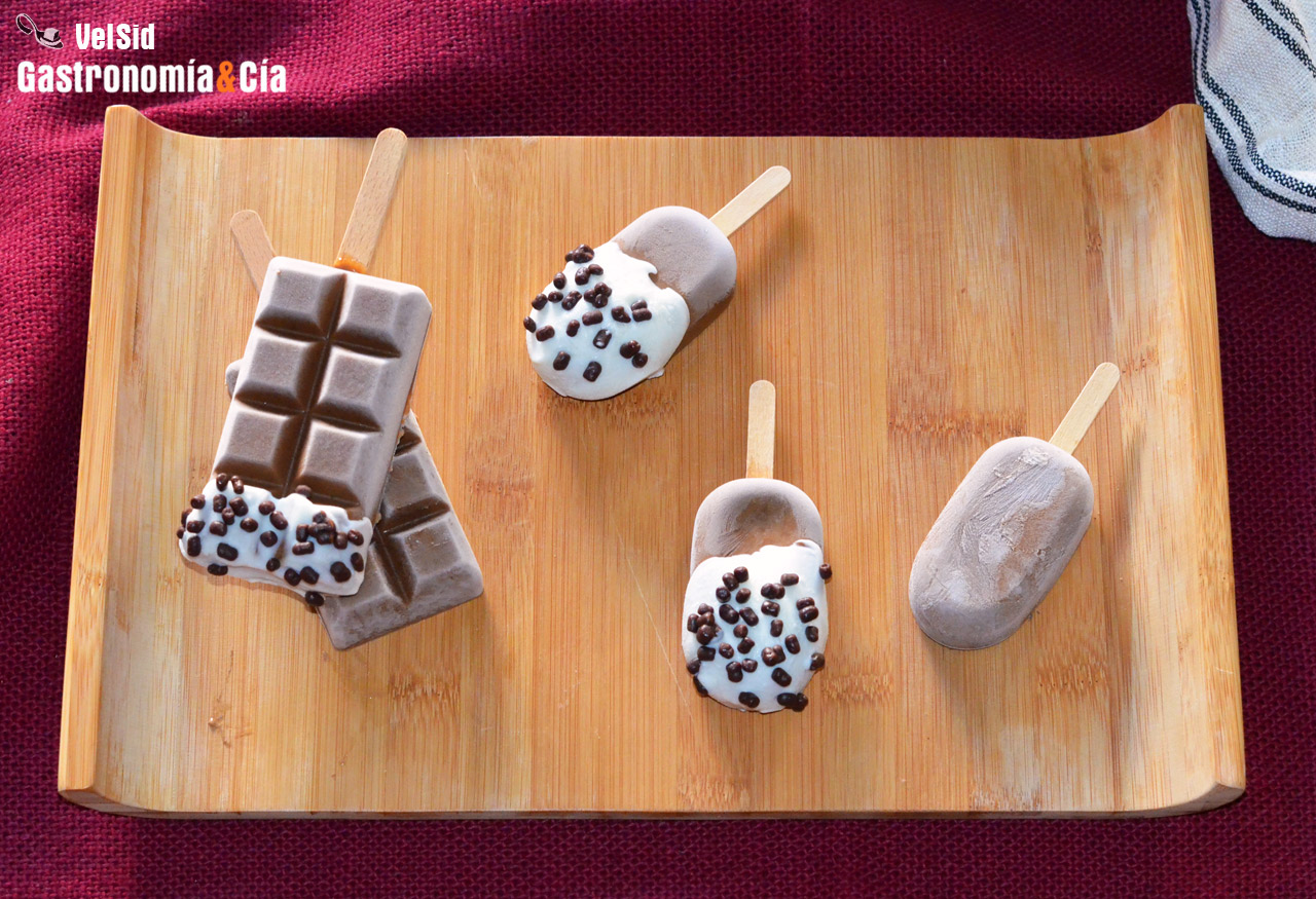 Polos de plátano, avellana y algarroba