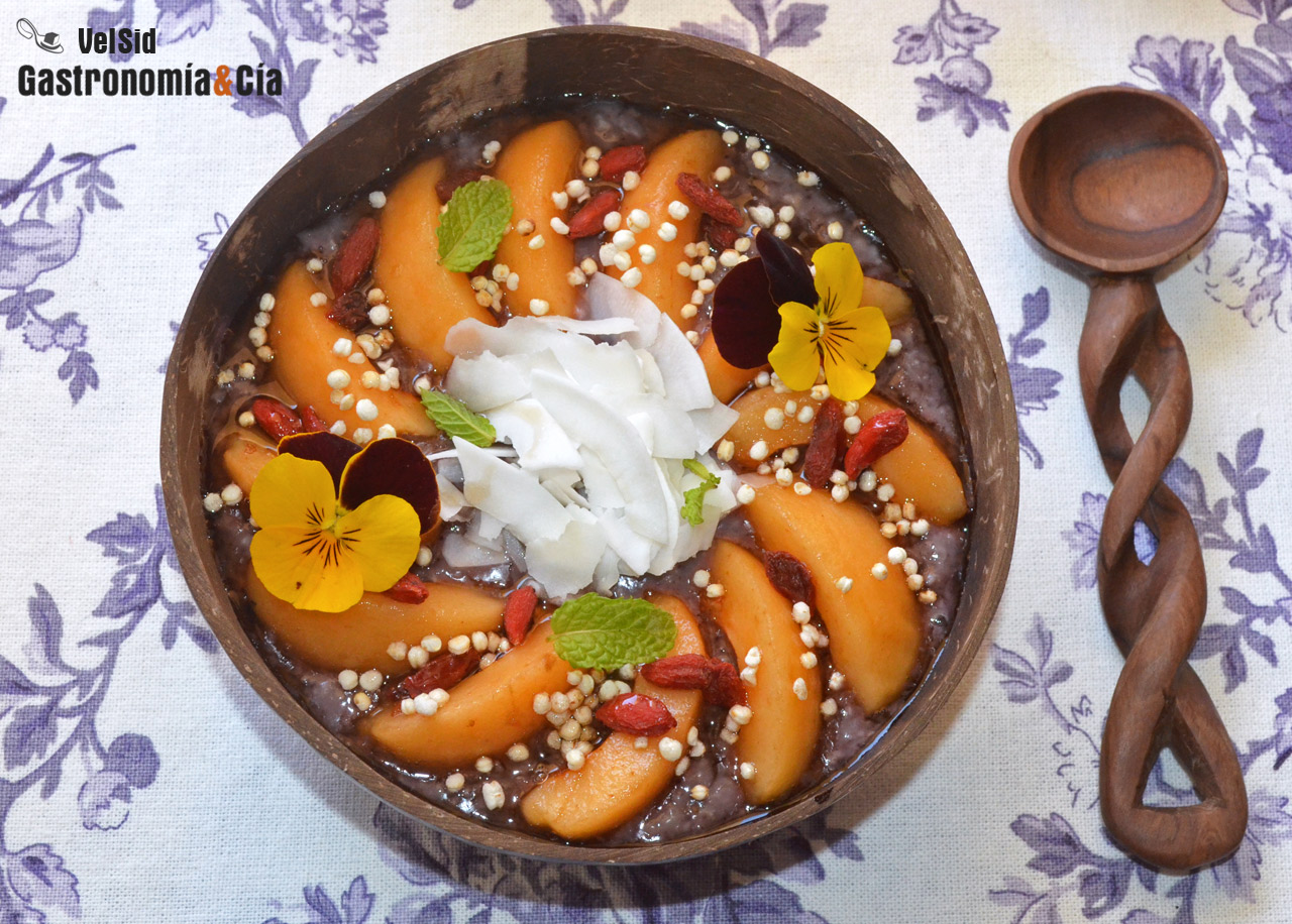 Porridge de açai con albaricoques y coco
