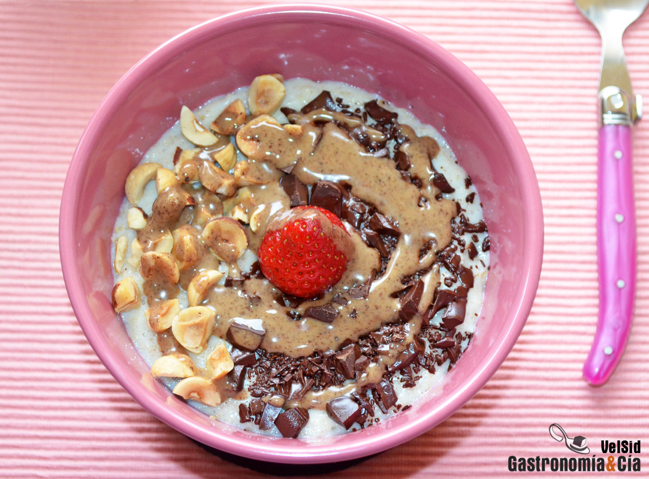 Porridge con chocolate y avellanas