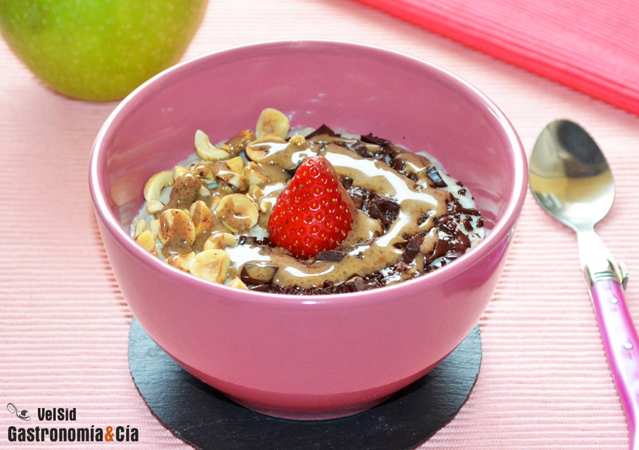 Porridge con chocolate y avellanas