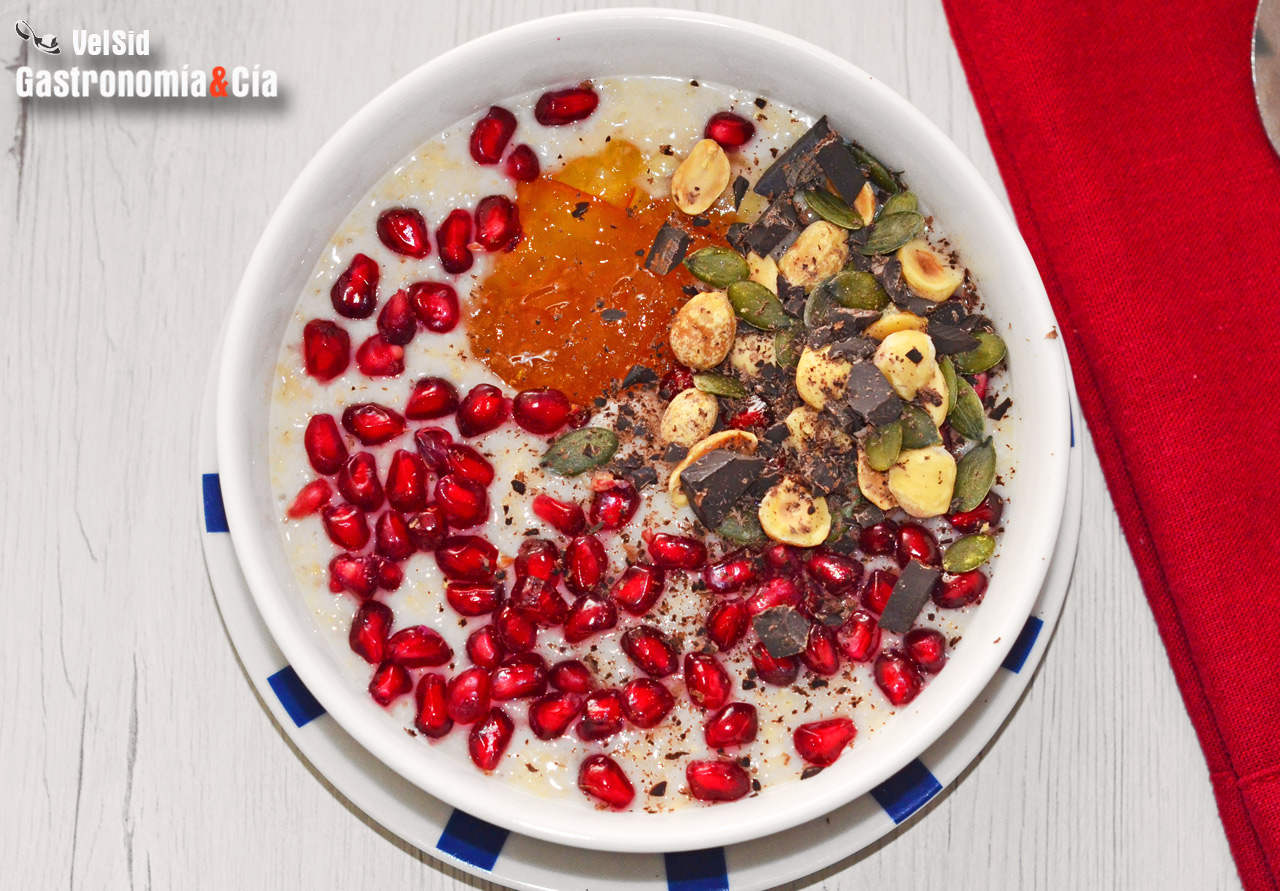 Porridge otoñal con granada y naranja