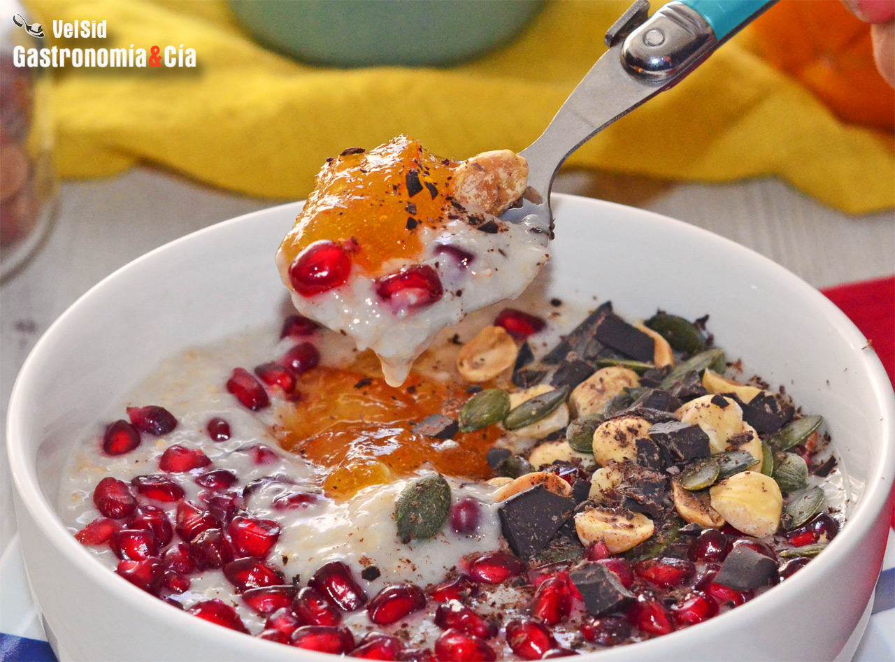 Porridge otoñal con granada y naranja