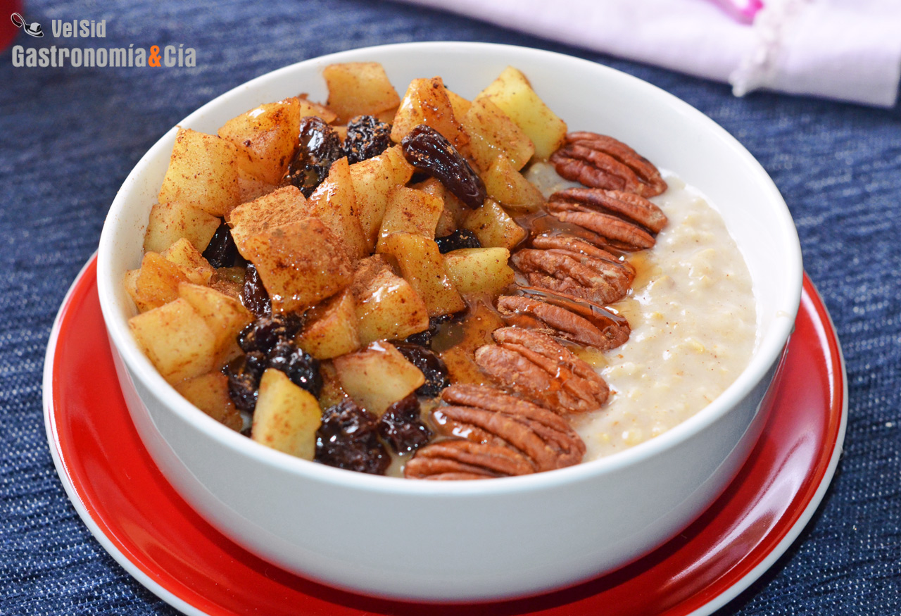 Porridge con manzana, pasas y nueces