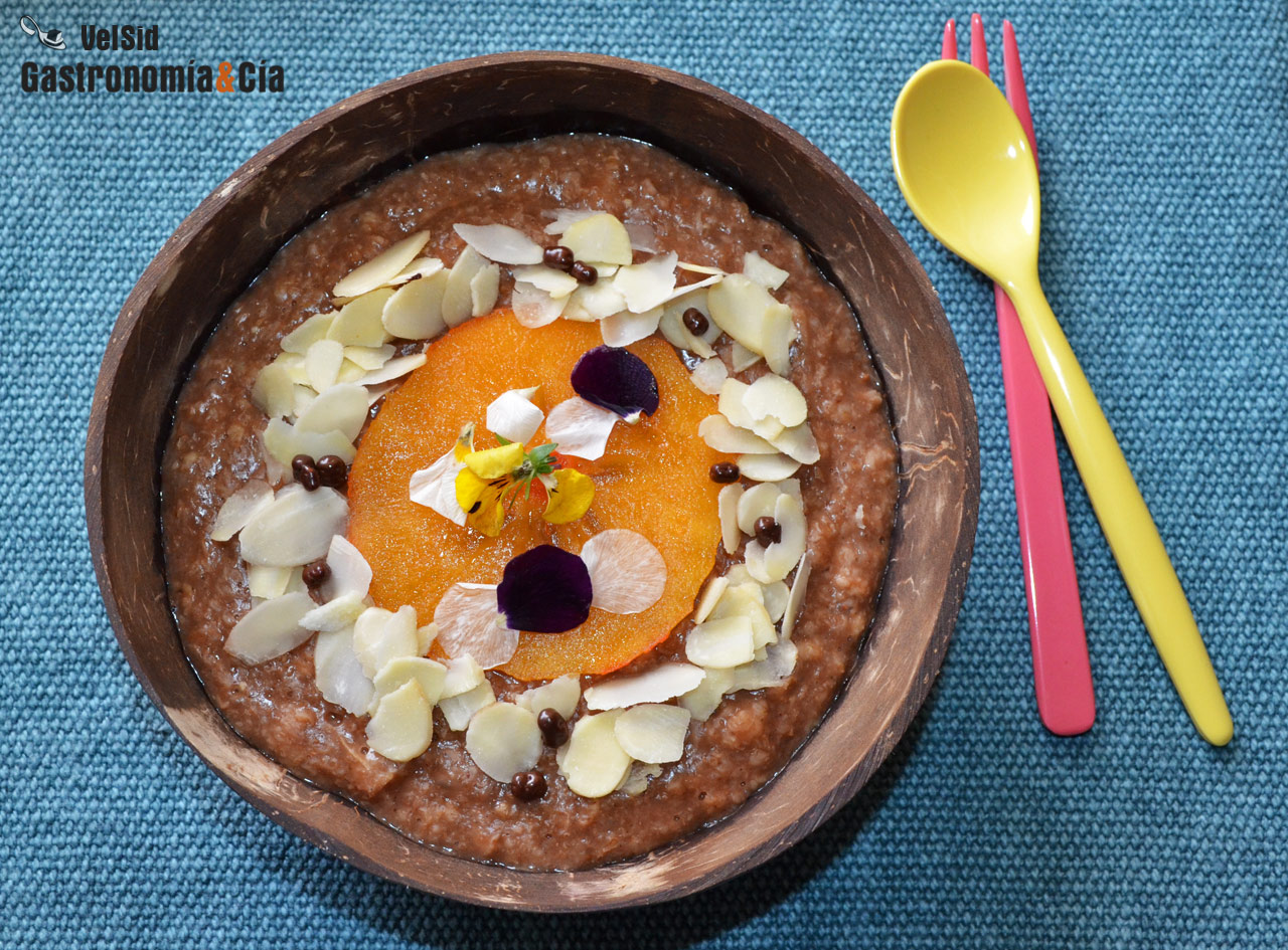 Porridge con pera, cacao y especias cálidas