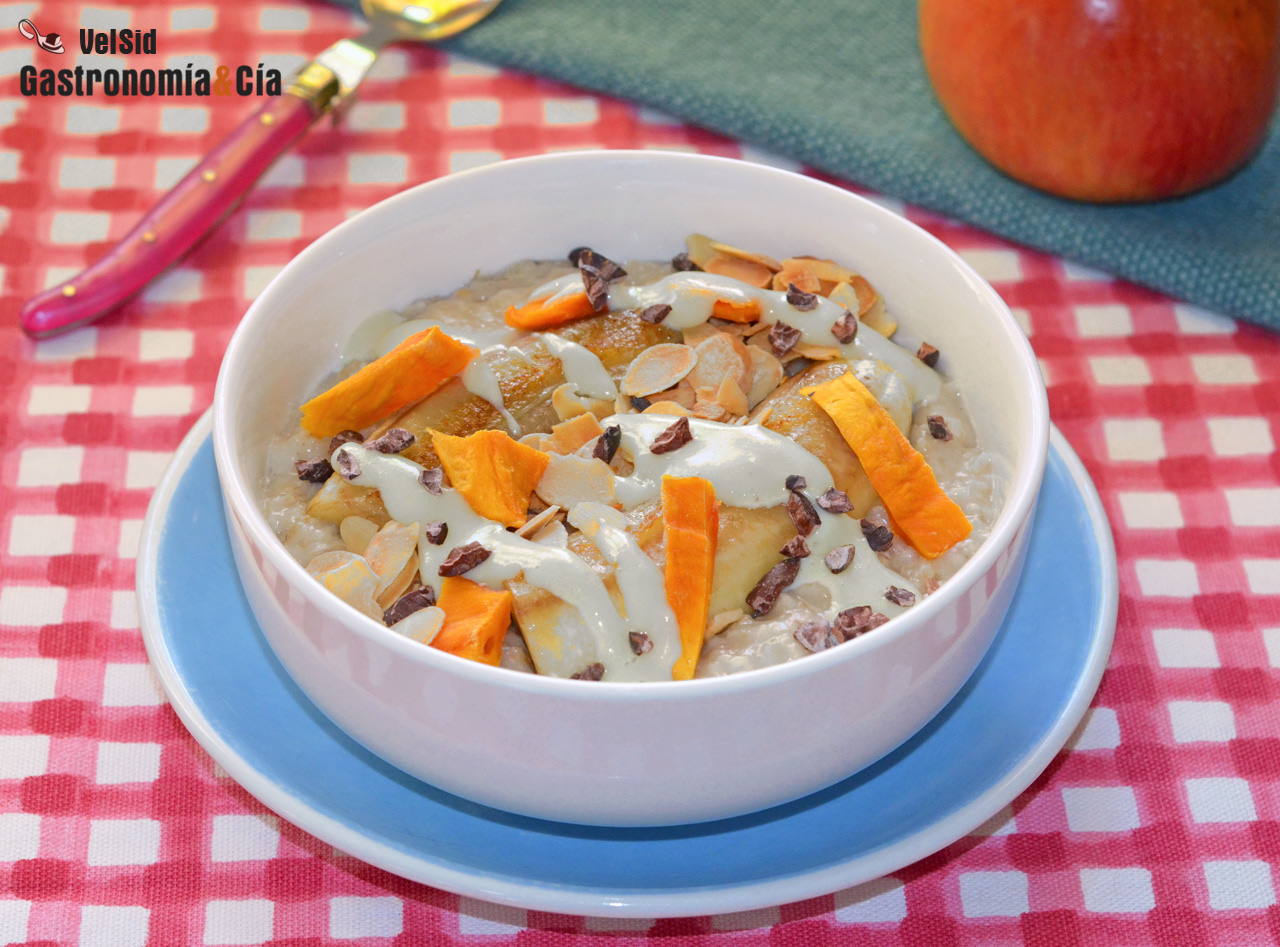 Porridge con plátano, almendras y leche condensada (sin