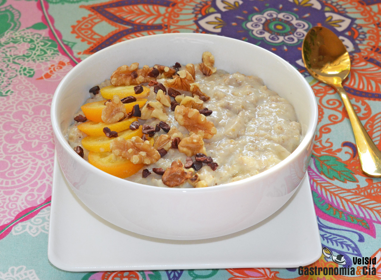 Porridge de plátano y caramelo de dátiles