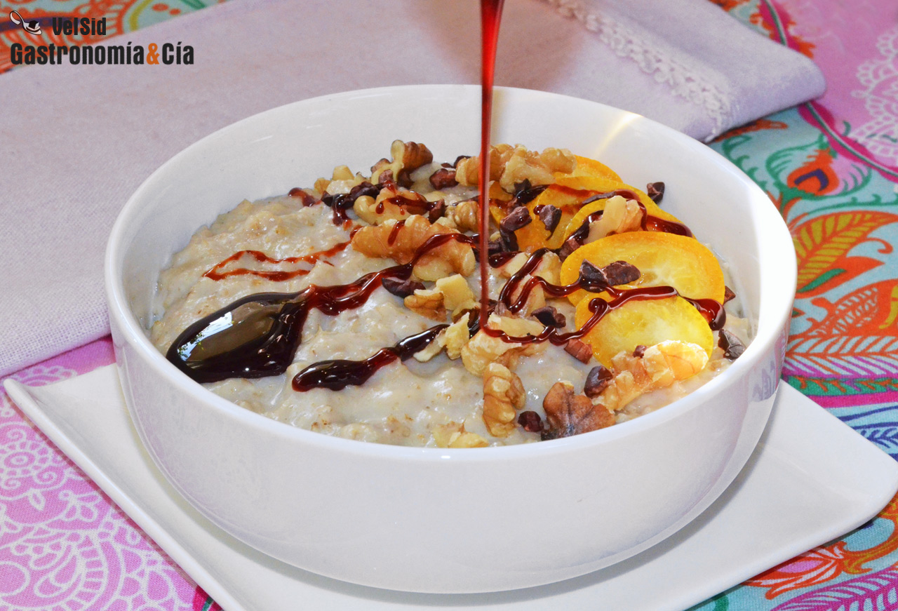 Porridge de plátano y caramelo de dátiles