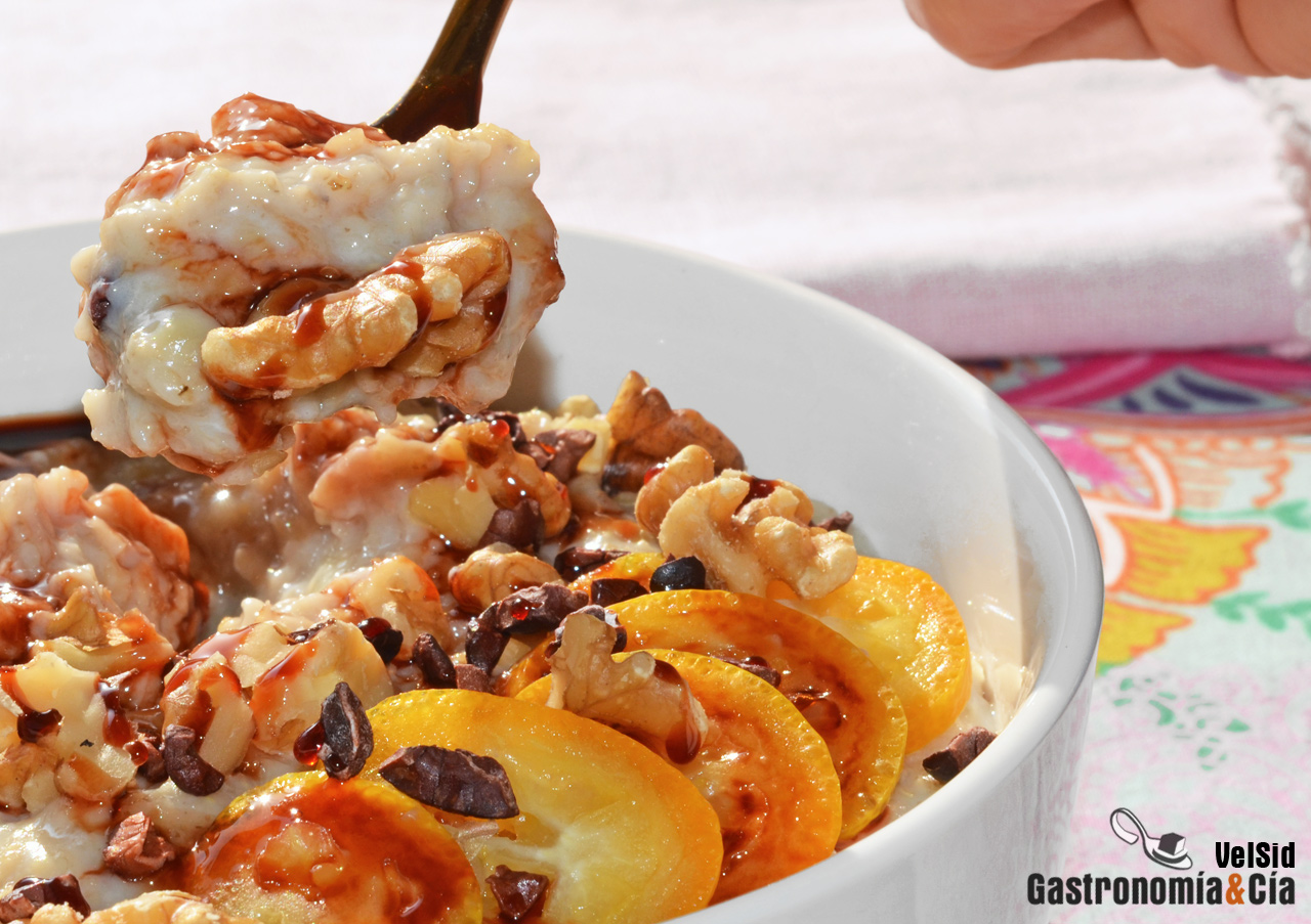 Porridge de plátano y caramelo de dátiles