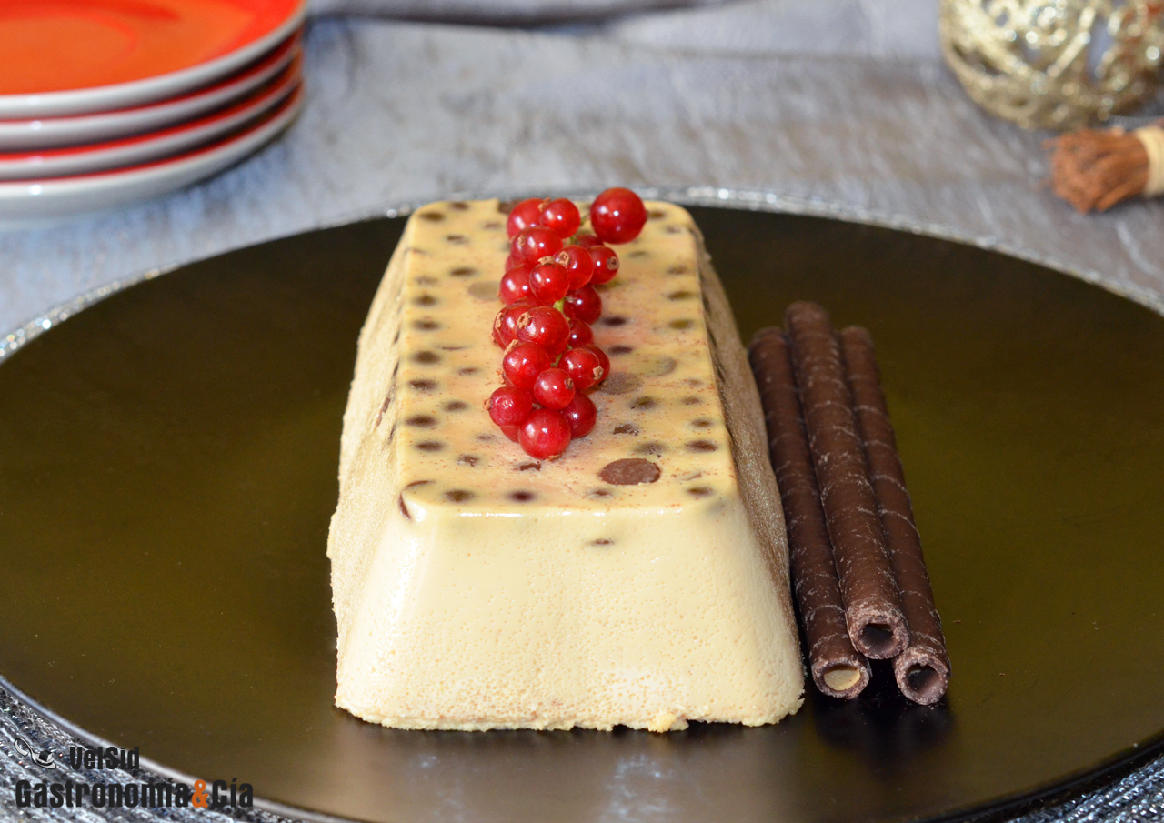 Postre de turrón de Jijona con chispas de chocolate