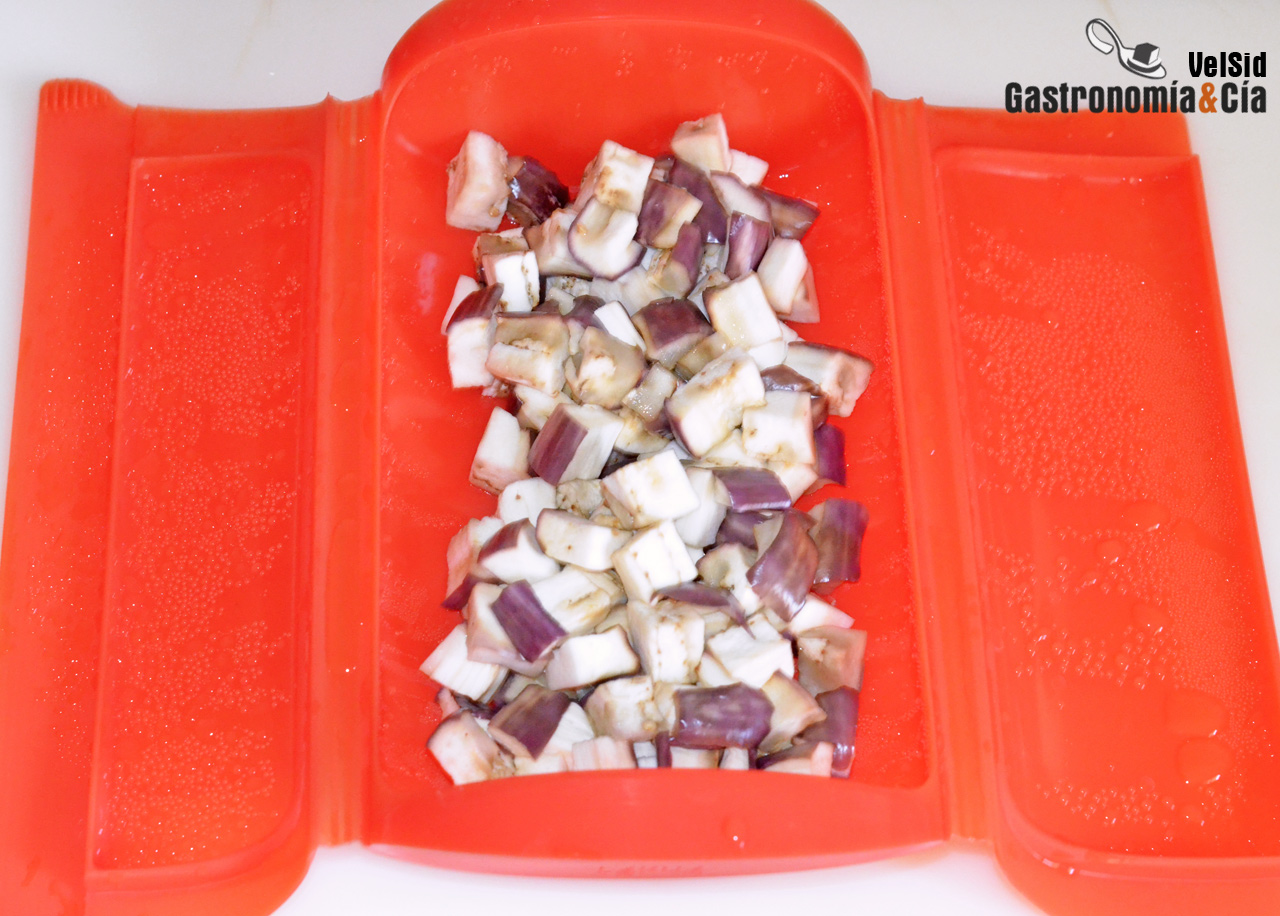 Precocinar la berenjena para hacer platos más saludable