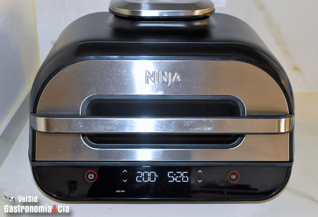 Provolone fundido con nueces y aceite de chile crujient