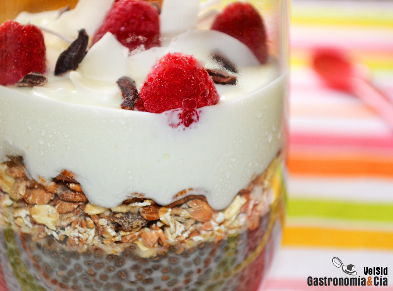 Pudin de chía con muesli y coco