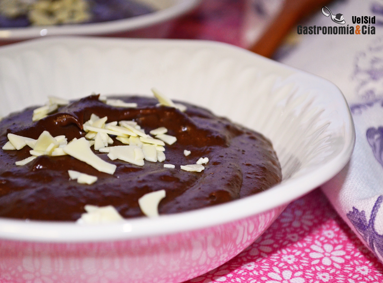 Pudin cremoso de chocolate y galletas