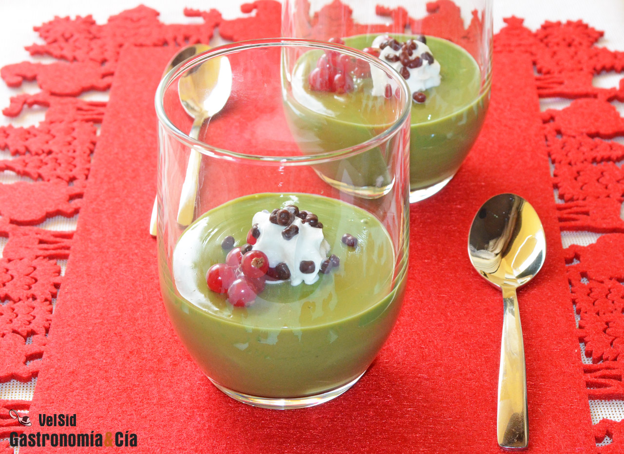 Pudin cremoso de té matcha
